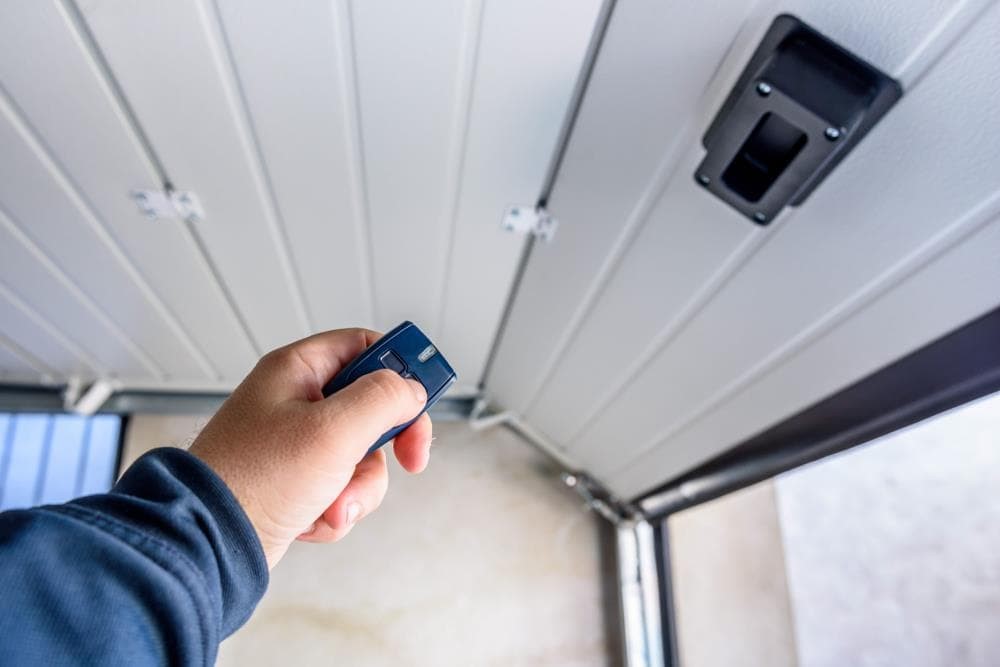 Pruebe nuestros nuevos servicios de reparación y mantenimiento de puertas automáticas 