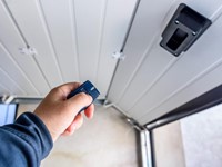 Pruebe nuestros nuevos servicios de reparación y mantenimiento de puertas automáticas 